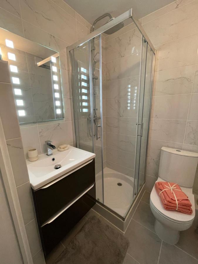 Appartement De Charme A 2 Min De La Plage Vallauris Buitenkant foto